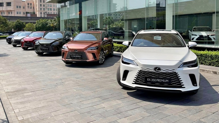 Lexus RX 2023.jpg Lexus RX 2023.jpg