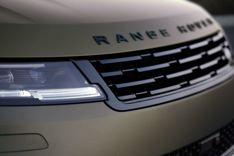 Range Rover Sport SV 2024 xuất hiện, siêu SUV mạnh mẽ nhất từng được Land Rover sản xuất