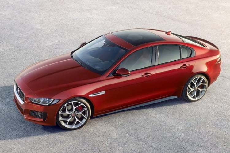 Audi A4 2016 hay BMW 328i