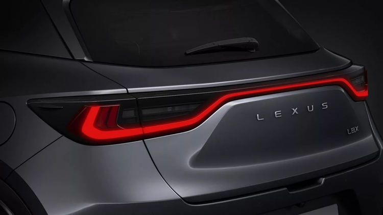 lexus-lbx-2024-10.jpg