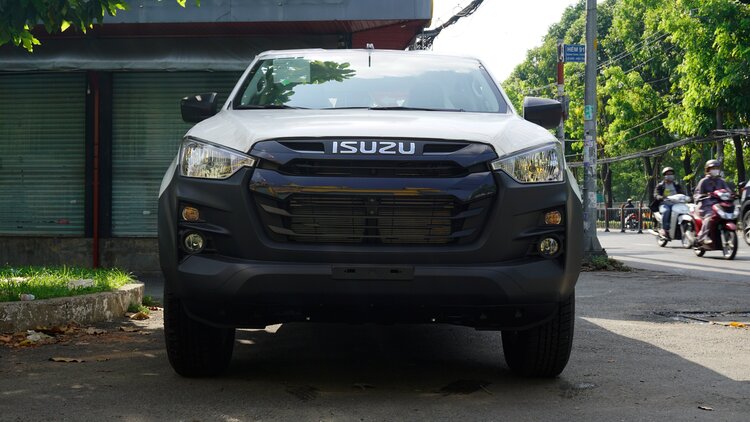 Isuzu Dmax 2023 chuẩn bị về thêm dòng 4x4 MT nhé!