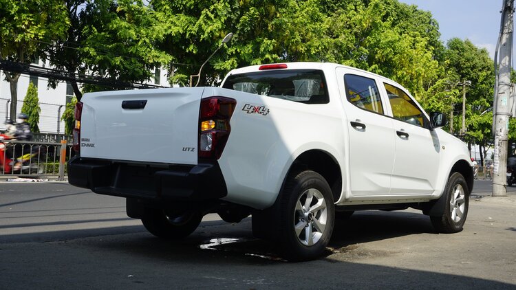 Isuzu Dmax 2023 chuẩn bị về thêm dòng 4x4 MT nhé!