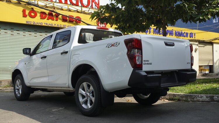 Isuzu Dmax 2023 chuẩn bị về thêm dòng 4x4 MT nhé!