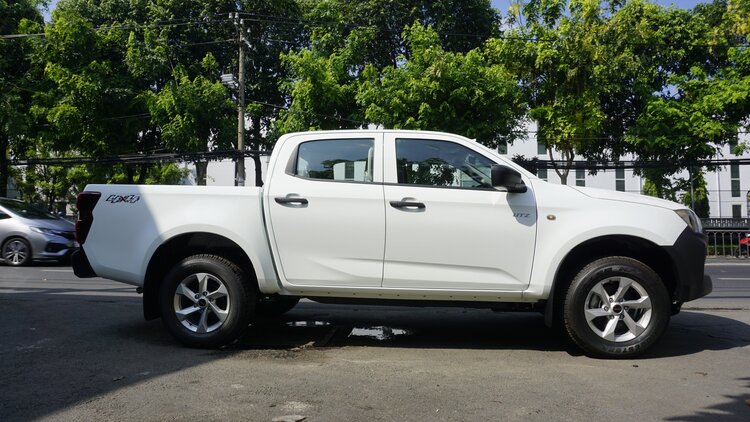 Isuzu Dmax 2023 chuẩn bị về thêm dòng 4x4 MT nhé!