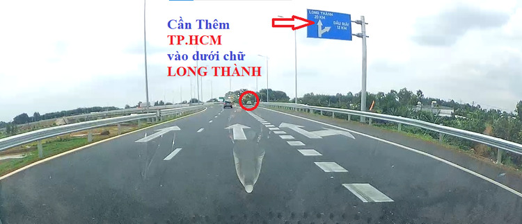 Bức xúc với Biển báo Tốc độ cắm loạn xạ trên cao tốc Phan Thiết - Dầu Giây Bức xúc với Biển báo Tốc độ cắm loạn xạ trên cao tốc Phan Thiết - Dầu Giây