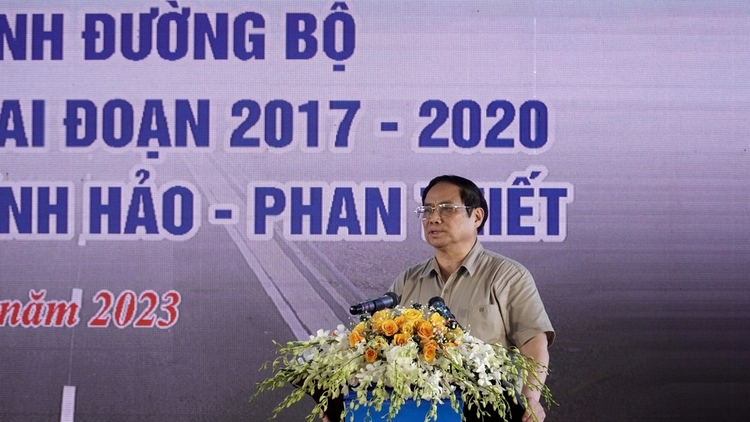 Thủ tướng: Tập trung toàn lực để hoàn thành cao tốc Bắc - Nam vào năm 2025