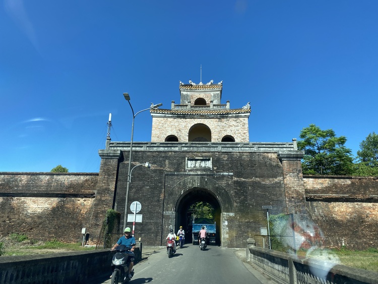 Xuyên Việt ven biển và cung Đông Bắc trong 20 ngày bằng Kona Xuyên Việt ven biển và cung Đông Bắc trong 20 ngày bằng Kona