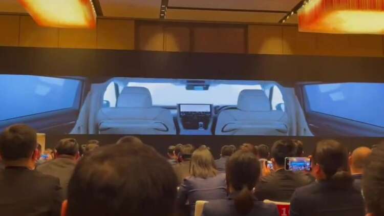 MPV hạng sang Toyota Alphard 2023 và Vellfire lộ hình ảnh trước ngày ra mắt