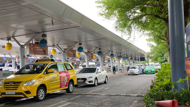 Cục Hàng không yêu cầu chấn chỉnh tình trạng gian lận giá taxi, ép khách ở Tân Sơn Nhất