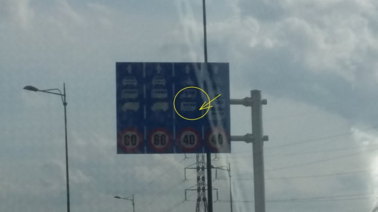 Làn riêng cho xe bus trên đường Phạm Văn Đồng. Nên hay không?