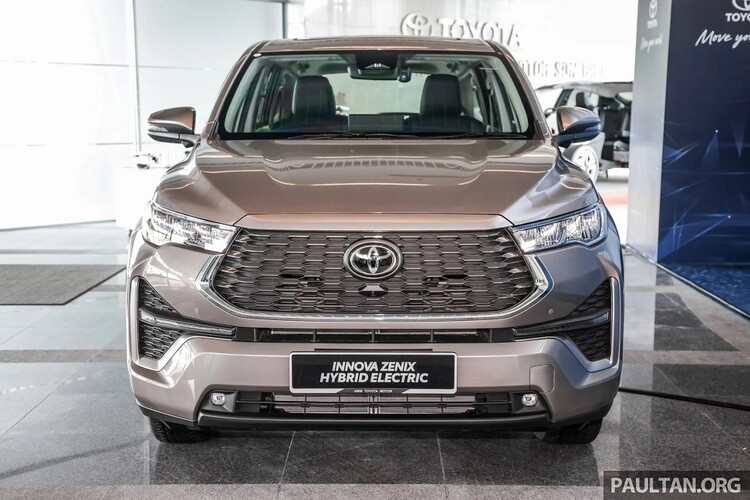 Trước VN, Toyota Innova 2023 ra mắt tại Malaysia, trang bị động cơ hybrid, giá cao nhất 1 tỷ đồng