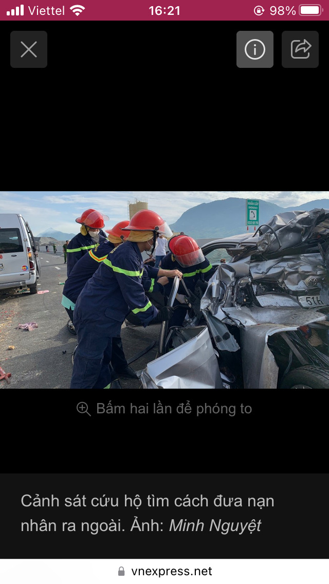 Ôtô tông nhau trên cao tốc Nha Trang - Cam Lâm, 2 người chết