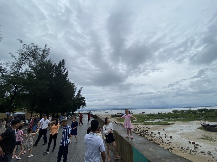 Xuyên Việt ven biển và cung Đông Bắc trong 20 ngày bằng Kona Xuyên Việt ven biển và cung Đông Bắc trong 20 ngày bằng Kona