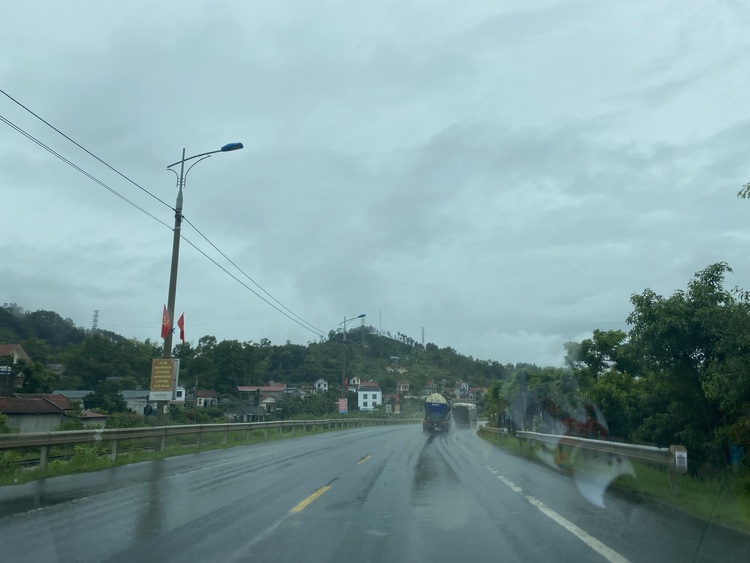Xuyên Việt ven biển và cung Đông Bắc trong 20 ngày bằng Kona Xuyên Việt ven biển và cung Đông Bắc trong 20 ngày bằng Kona