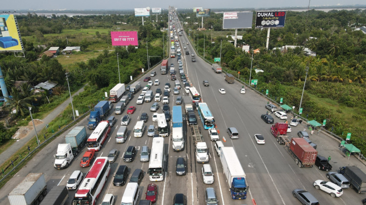 Thủ tướng yêu cầu VEC huy động nguồn lực mở rộng cao tốc Long Thành - Dầu Giây