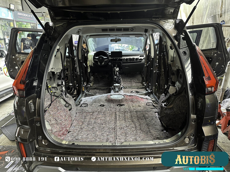 Mitsubishi Xpander Thi Công Nâng Cấp Loa Với Thương Hiệu Audible Physics, Focal & Helix Tại Autobis Trước Kỳ Emma Việt Nam 2023