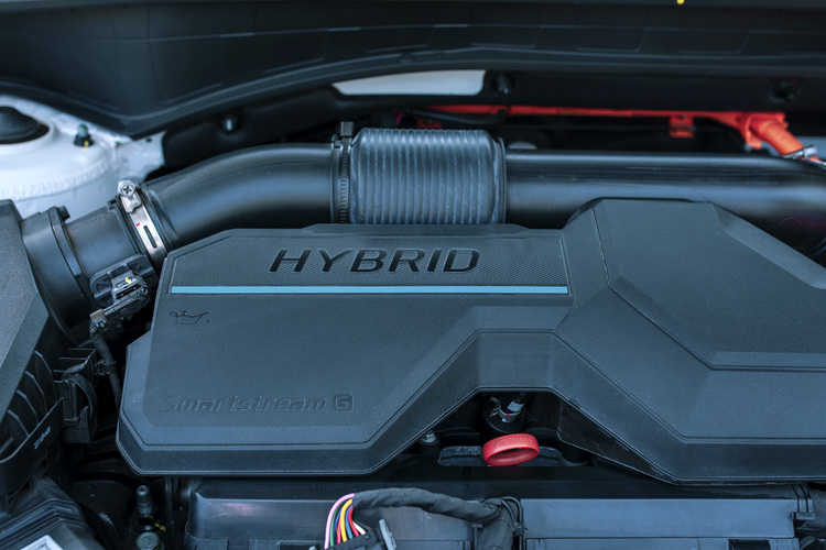 Hyundai Santa Fe Hybrid - 8.jpg