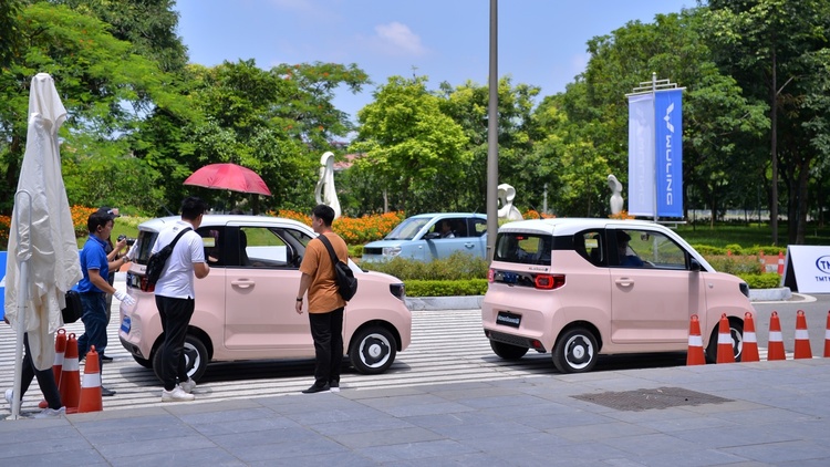 Oser đồng loạt "quay xe" khi nghe giá bán Wuling HongGuang MiniEV cao hơn dự kiến