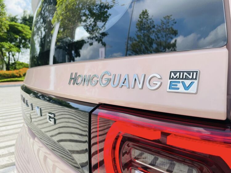 Oser đồng loạt "quay xe" khi nghe giá bán Wuling HongGuang MiniEV cao hơn dự kiến