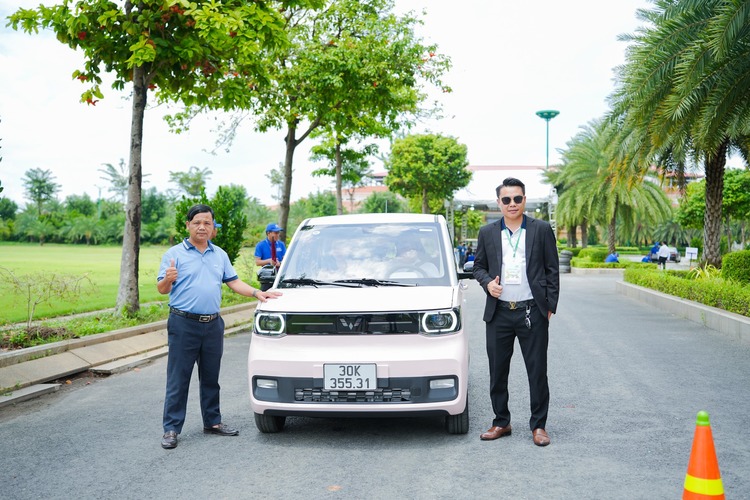 Oser đồng loạt "quay xe" khi nghe giá bán Wuling HongGuang MiniEV cao hơn dự kiến Oser đồng loạt "quay xe" khi nghe giá bán Wuling HongGuang MiniEV cao hơn dự kiến