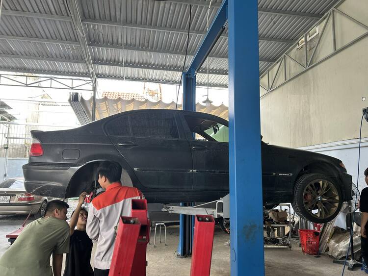 GARAGE TÍN PHÁT. 2/117 Đường Số 8,Bình Hưng Hòa,Bình Tân (Đối diện Aeon Tân Phú).