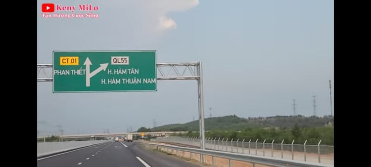 Chặn lối ra ngã rẽ ngã 3 Hàm Tân trên cao tốc Dầu Giây - Phan Thiết