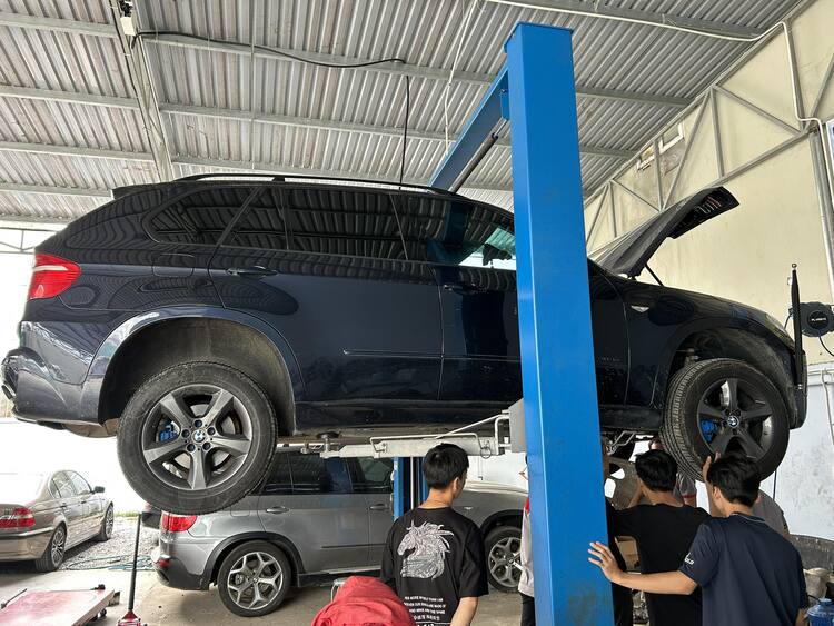 GARAGE TÍN PHÁT. 2/117 Đường Số 8,Bình Hưng Hòa,Bình Tân (Đối diện Aeon Tân Phú).