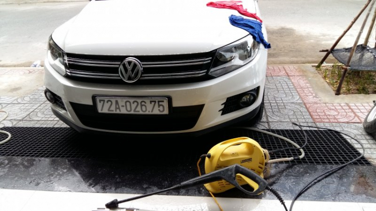 Rửa xe tại nhà. Rửa xe tại nhà.