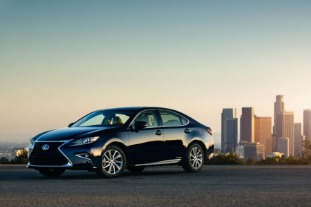 2016-lexus-es-presents-itself-with-a-bolder-spindle-grille-photo-gallery_1.jpg