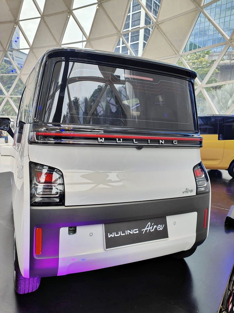 Xem tận mắt Wuling Air EV vừa ra mắt tại Thái: Đẹp và “ngon” hơn nhiều Wuling MiniEV vừa ra mắt tại VN