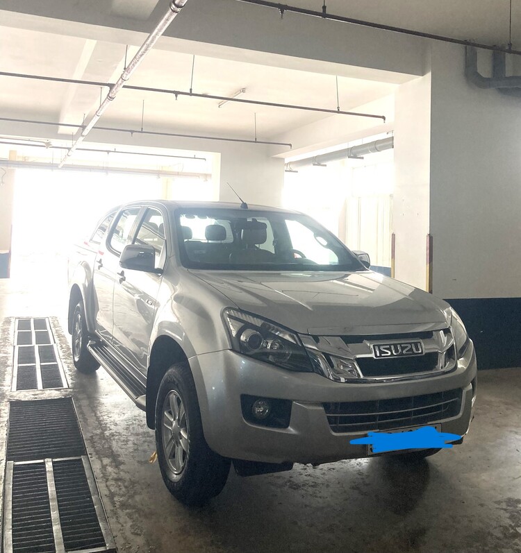 Chính chủ bán xe bán tải Isuzu Dmax 3.0 AT LS còn mới cứng