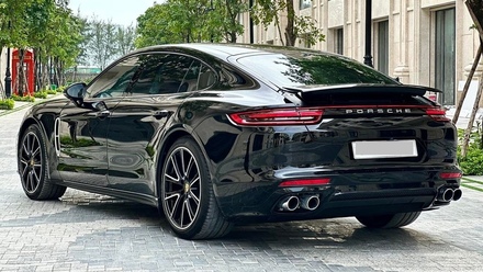 Porsche Panamera 2017.jpg