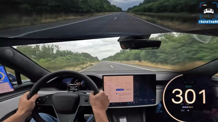 Cảm giác chạy Tesla Model S Plaid hơn 300km/h