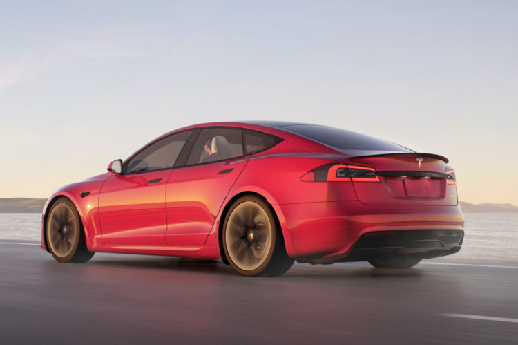 Cảm giác chạy Tesla Model S Plaid hơn 300km/h