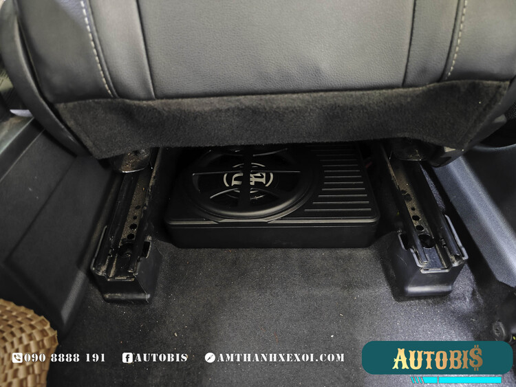 Ford EcoSport Thi Công Lắp Đặt Sub Gầm Ghế Thương Hiệu DLS Tại Autobis