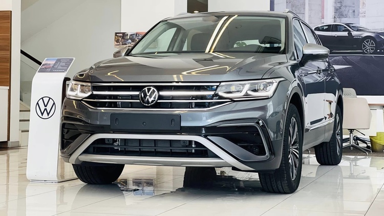 Volkswagen Tiguan Allspace giảm giá gần 400 triệu tại đại lý, kéo giá về ngang tầm Kia Sorento