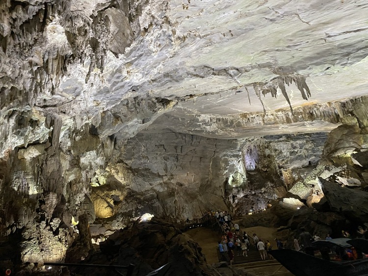 Thăm loạt hang động Quảng Bình - Đền thờ Mẫu Liễu Hạnh