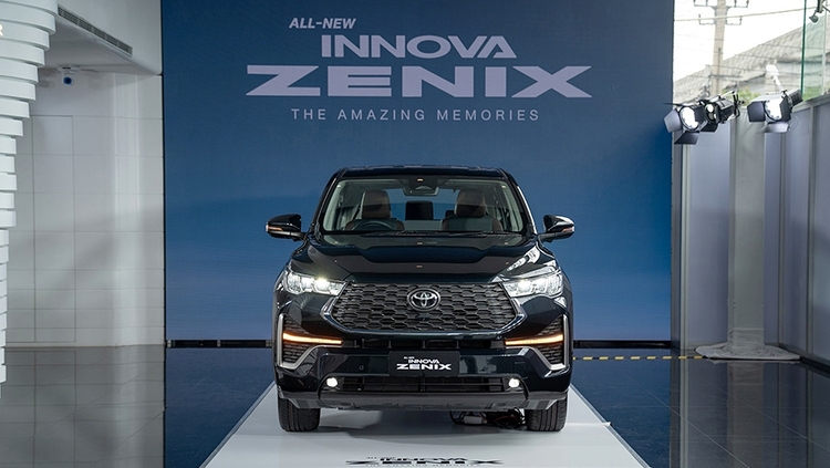 Toyota_Innova_Zenix_Premium_81.jpg