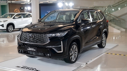Toyota_Innova_Zenix_Smart_5.jpg