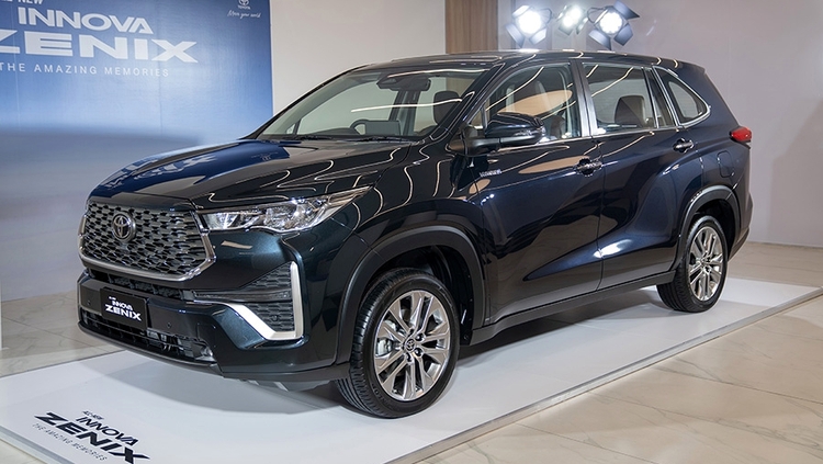 Toyota_Innova_Zenix_Premium_17.jpg