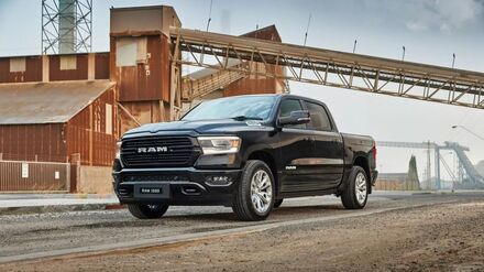 Ram-1500-Laramie-Sport-2.jpg