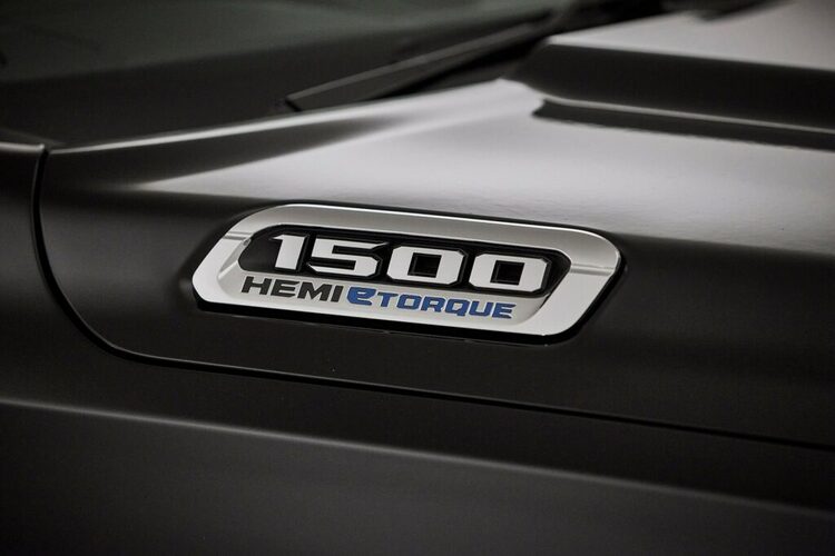 Ram 1500 Laramie Sport có mặt tại Úc với động cơ HEMI V8 5.7 lít, giá từ 2,1 tỷ đồng