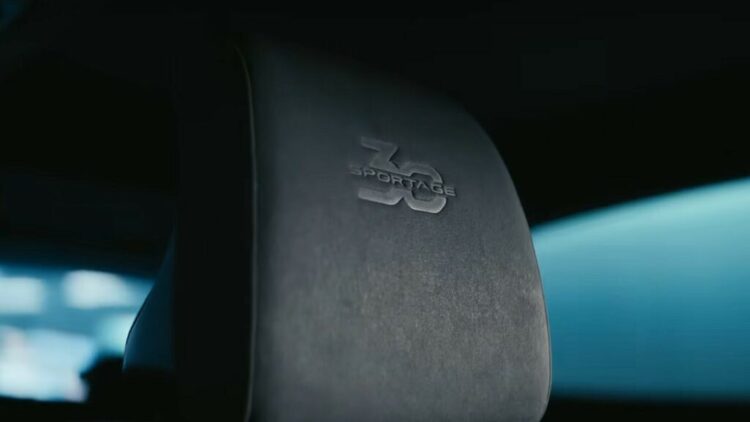 Kia Sportage 2024 tiếp tục tạo ra sức hút với bản Kỷ niệm 30 năm, nội thất màu xanh rêu