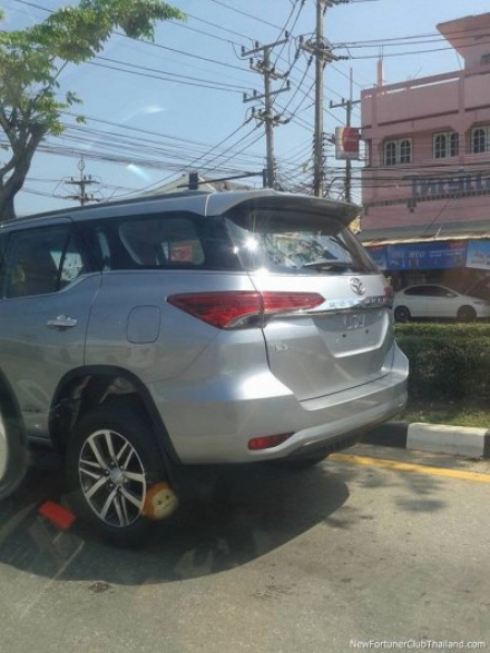 toyota_fortuner_2016_6_ubqk.jpg