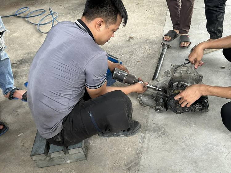 GARAGE TÍN PHÁT. 2/117 Đường Số 8,Bình Hưng Hòa,Bình Tân (Đối diện Aeon Tân Phú).