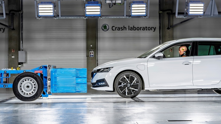 Crash test ngày nay 4.jpg Crash test ngày nay 4.jpg