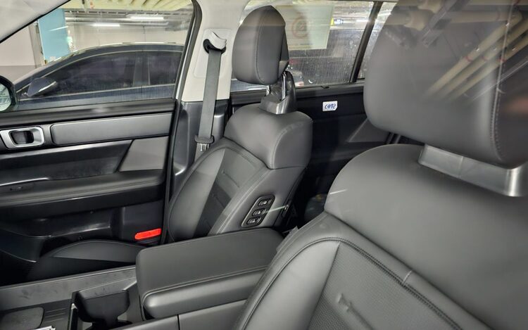 hyundai-santa-fe-mx5-interior-15-scaled-326278_1080x675.jpg