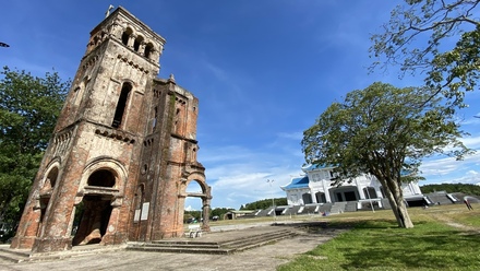 Hanh Huong La Vang - Hue.jpg