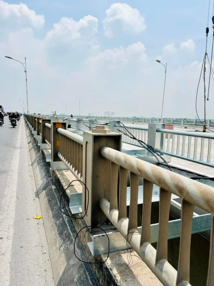 Chút nữa mất tai Chút nữa mất tai