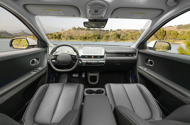 Xe điện Hyundai IONIQ 5 chính thức sản xuất tại Việt Nam, giá từ 1,3 tỷ đồng Xe điện Hyundai IONIQ 5 chính thức sản xuất tại Việt Nam, giá từ 1,3 tỷ đồng